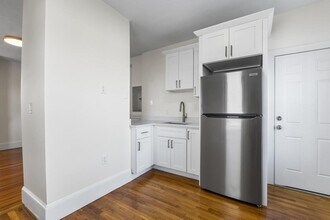 305 Medford St in Somerville, MA - Building Photo - Building Photo