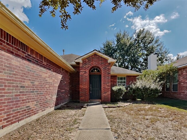 32011 Sue Ln in Pinehurst, TX - Building Photo - Building Photo