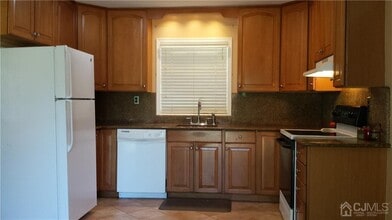 1 Tripplet Rd in Franklin Township, NJ - Building Photo - Building Photo