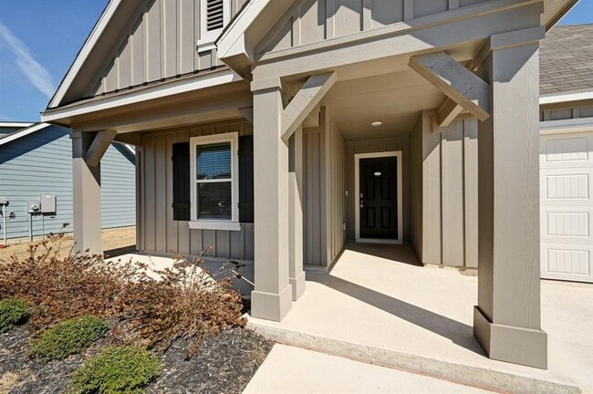 1806 Windsor Blvd in Lockhart, TX - Building Photo - Building Photo