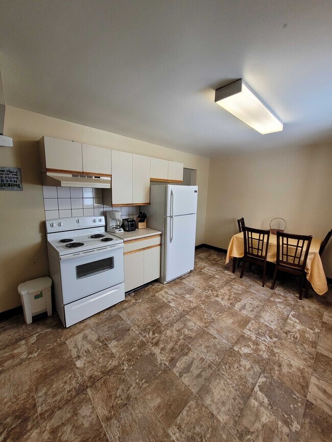 54 Little Wedeene St in Kitimat, BC - Building Photo - Building Photo