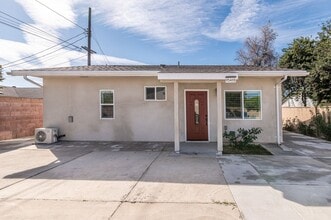 9548 E Live Oak Ave in Temple City, CA - Building Photo - Building Photo