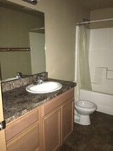 5357 NE Stephens St in Winchester, OR - Building Photo - Building Photo