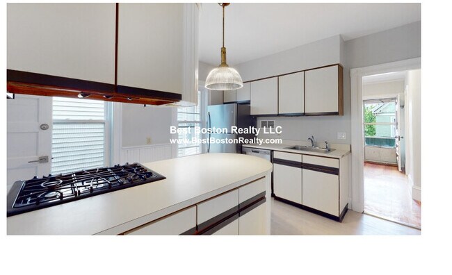 57 Hawthorne St in Somerville, MA - Building Photo - Building Photo