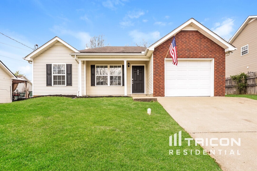 996 Tom Hailey Blvd in La Vergne, TN - Building Photo