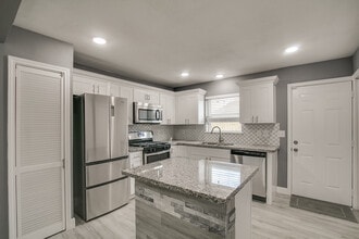 907 Avenue E in Rosenberg, TX - Building Photo - Building Photo