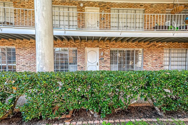 property at 2101 Fountain View Dr