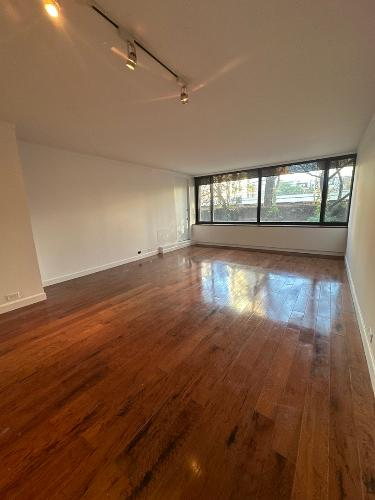 1555 N Sandburg Ter, Unit 110K in Chicago, IL - Building Photo - Building Photo