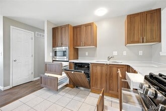 2320 Patterson Rd in Florissant, MO - Building Photo - Building Photo