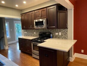 831 Hayes Ave in Oak Park, IL - Building Photo - Building Photo