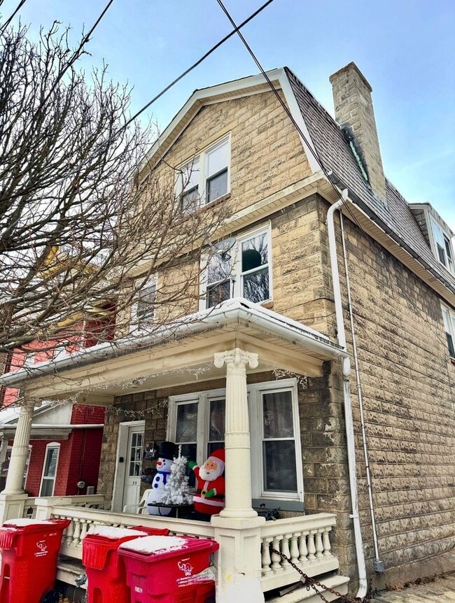 property at 819 E 5th St