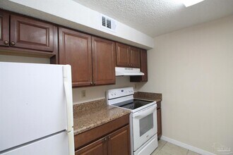 9618 Sandpiper St in Pensacola, FL - Foto de edificio - Building Photo