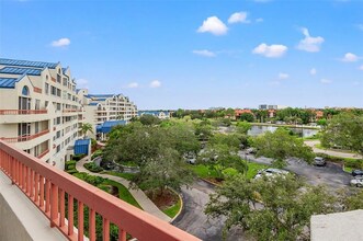 2333 Feather Sound Dr in Clearwater, FL - Building Photo - Building Photo
