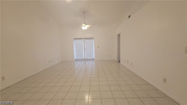 1010 SE 12th Terrace in Cape Coral, FL - Building Photo - Building Photo