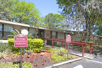 Kings Crossing Apartments in Jacksonville, FL - Foto de edificio - Building Photo