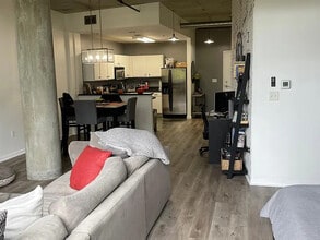 115 W Peachtree Pl NW in Atlanta, GA - Foto de edificio - Building Photo