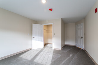 Sanborn Crossing Apartments - 62+ Community in Londonderry, NH - Building Photo - Interior Photo