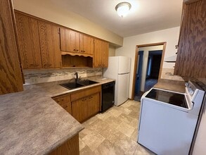 1306 3rd Ave NE in Watertown, SD - Building Photo - Building Photo