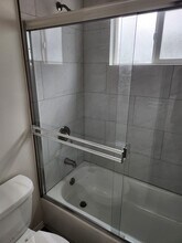 5242 Cahuenga Blvd in Los Angeles, CA - Building Photo - Building Photo