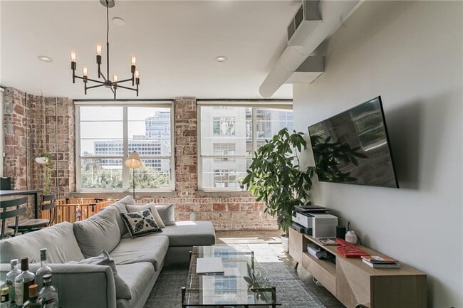 property at 800 Peachtree St NE