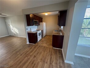 7019 Cedarhurst Dr in Ft. Myers, FL - Building Photo - Building Photo