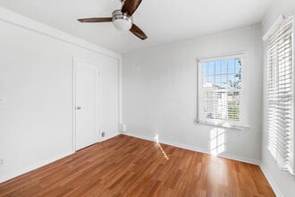 5371 Louis Pl in East Los Angeles, CA - Foto de edificio - Building Photo