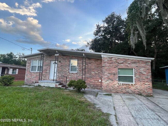 property at 6946 W Virginia Ave
