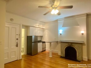82 Charles St, Unit 3 in Boston, MA - Foto de edificio - Building Photo