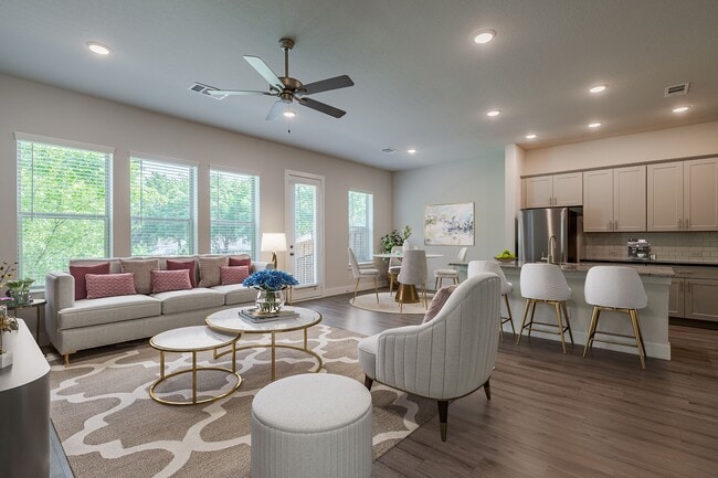 Echelon at Reverchon Bluffs in Dallas, TX - Foto de edificio - Building Photo