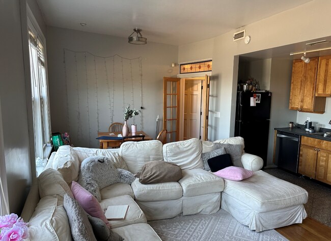 605 Dorchester Ave, Unit 3 in Boston, MA - Foto de edificio - Building Photo