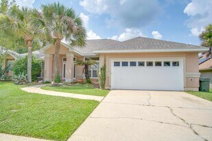 2042 Hamilton Crossing Dr in Gonzalez, FL - Building Photo