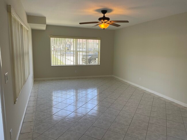 43 Essex Ct in Royal Palm Beach, FL - Building Photo - Building Photo
