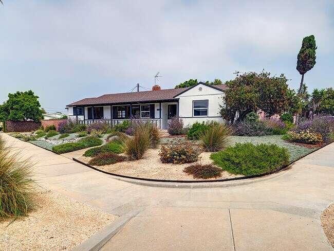 7101 W 85th St in Los Angeles, CA - Building Photo - Building Photo