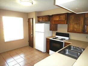 1615 Hazelwood St-Unit -A in Conroe, TX - Building Photo - Building Photo