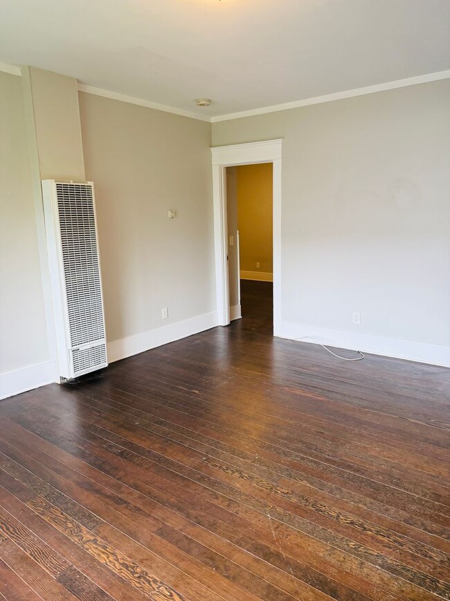 1106 E 1st St in Long Beach, CA - Building Photo - Building Photo