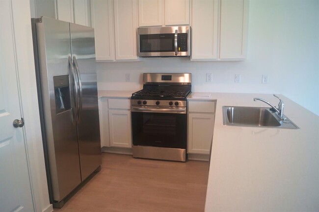 243 Lisa Marie Dr in Angleton, TX - Building Photo - Building Photo