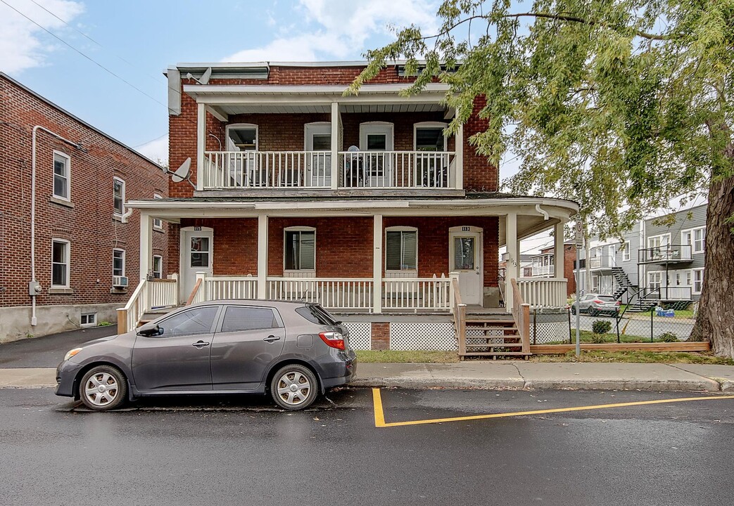 113-115 Saint-Paul Rue in St-Jean-sur-Richelieu, QC - Building Photo