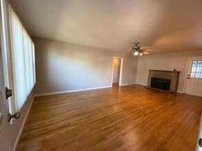 1333 Collier Ave in Modesto, CA - Building Photo - Building Photo