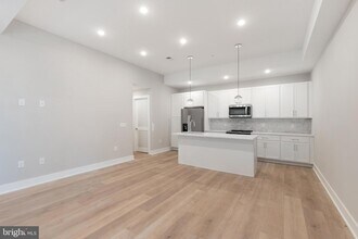 52 W Washington Ln, Unit 100 in Philadelphia, PA - Building Photo - Building Photo