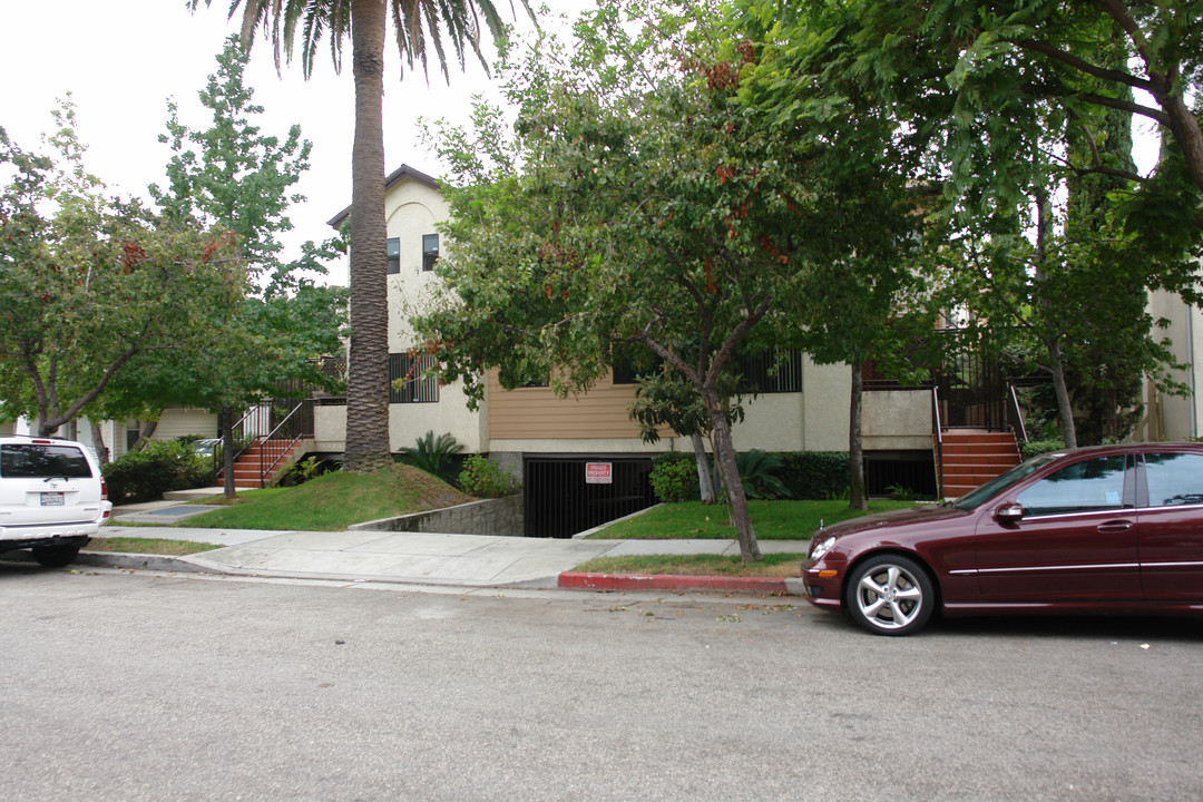 Residential Condominium in Glendale, CA - Building Photo