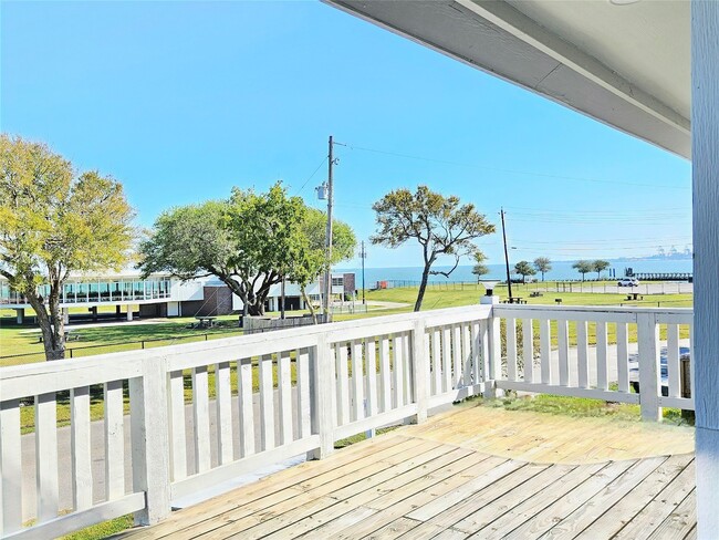 property at 532 Bayshore Dr