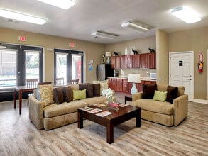 Silver Oaks in Tampa, FL - Building Photo - Building Photo