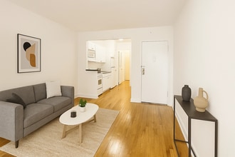 156 E 83rd St, Unit 2B in New York, NY - Foto de edificio - Building Photo