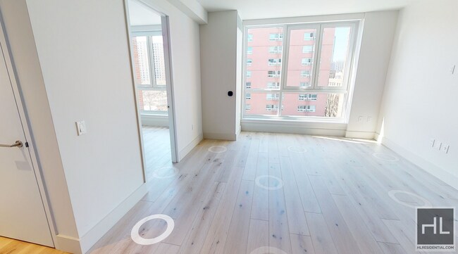East 2nd Street in New York, NY - Building Photo - Building Photo