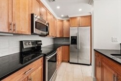 183 Oak St, Unit 306 in Newton, MA - Building Photo - Building Photo