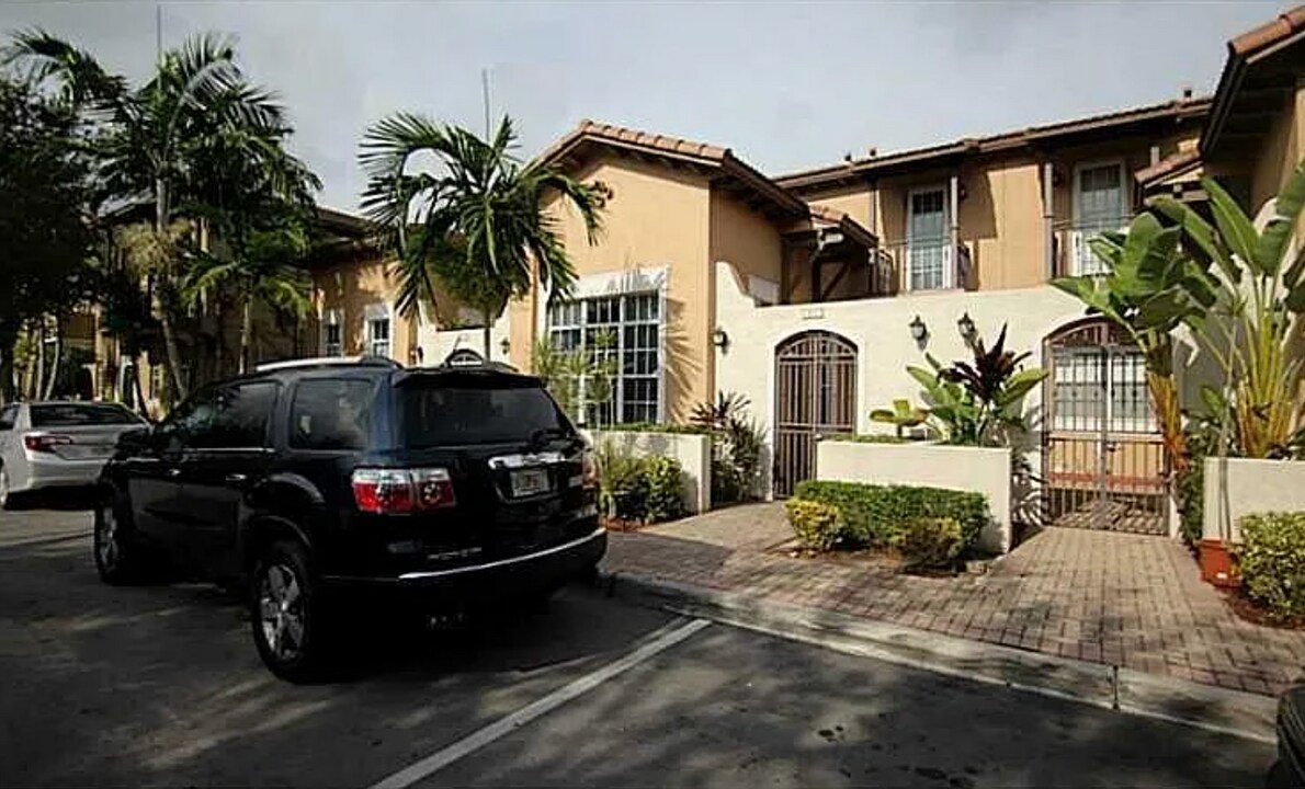 515 SW 147th Ave in Pembroke Pines, FL - Building Photo