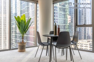 210 N Wells St in Chicago, IL - Building Photo - Building Photo