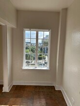 1922 Highland Ave in Los Angeles, CA - Foto de edificio - Building Photo