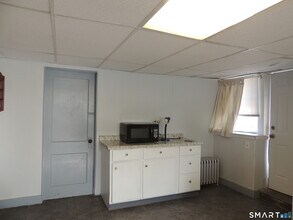 127 Hosley Ave in Branford, CT - Building Photo - Building Photo