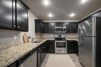 8102 SW 1st St in Blue Springs, MO - Building Photo - Building Photo